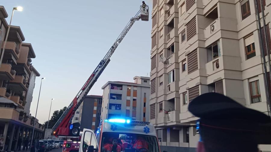 Paura a Quartu: imprigionata nella sua casa in fiamme donna viene